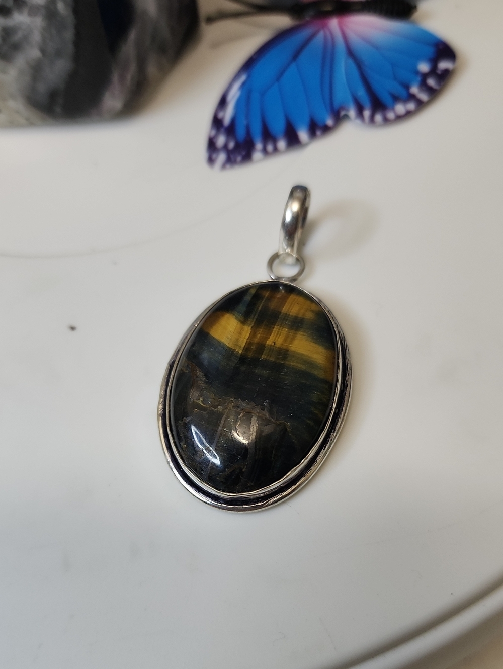 Tiger's Eye Oval Pendant in Black and Gold